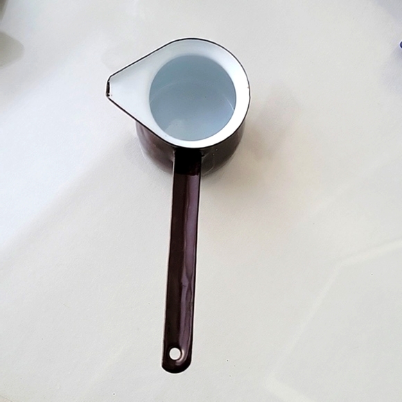 Vintage Brown Enamelware Long Handle Pouring Cup - Picture 3 of 6